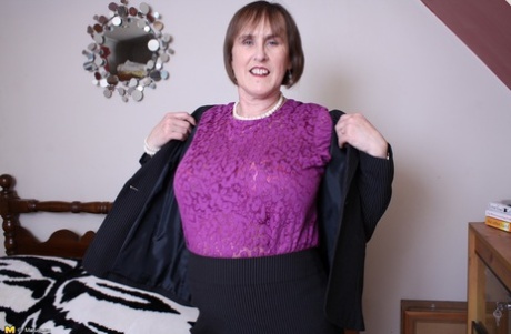 granny undressing pornos images