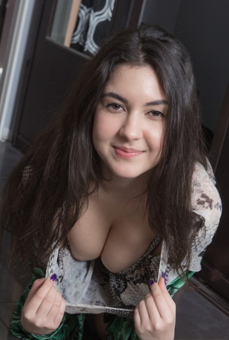Pavla Amaliya hot star images