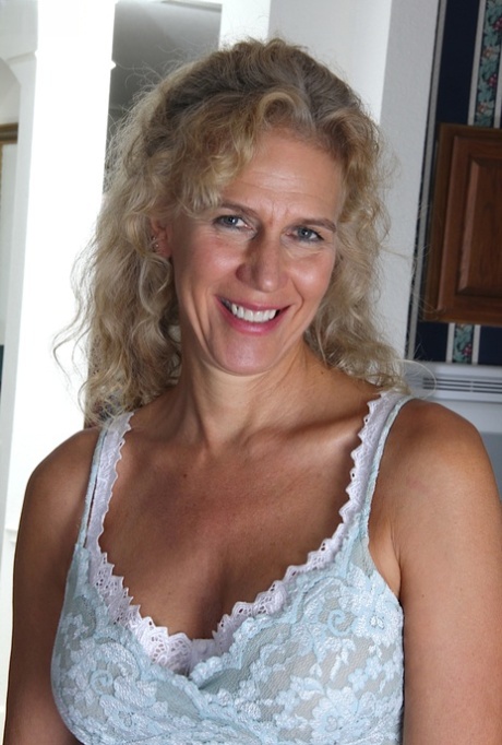 amateur granny pornographic photos