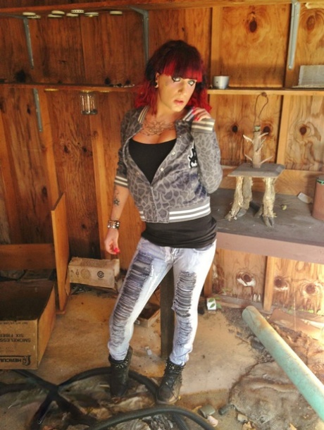 Kelly Clare beautiful star img