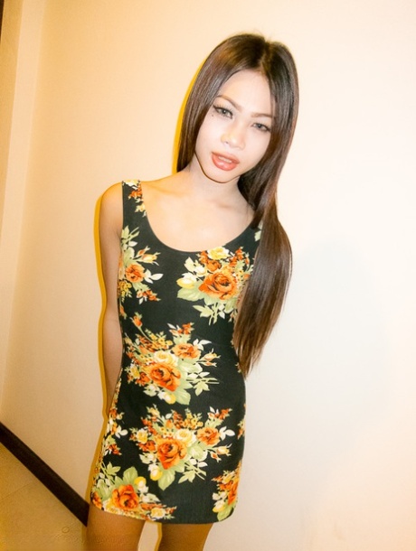 petite ladyboy haut por images