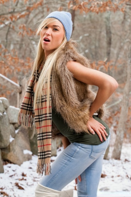 Connor Maguire sexy actress gallery