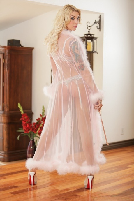 Aubrey Kate model high quality image