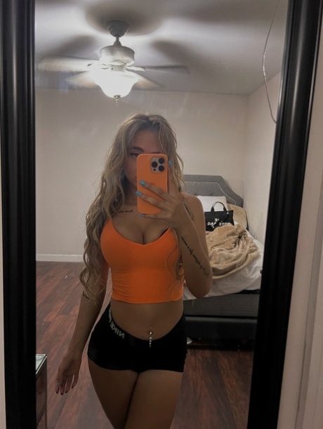 mirror selfie free sex img