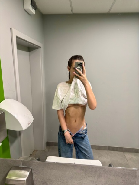 skinny amateur nude pics