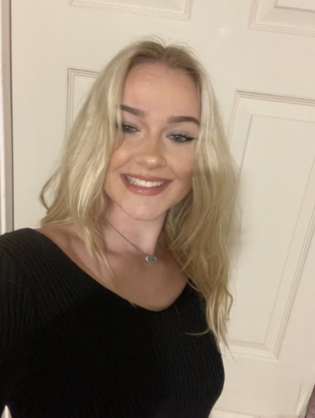 skinny blonde hot sex photo
