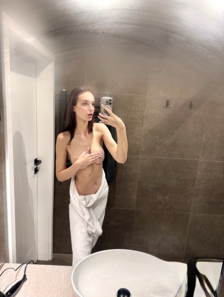 selfie no espelho muito adulto foto