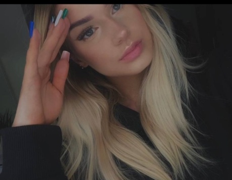 blonde selfie pornos photos
