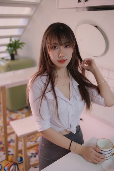 奶奶射精脸 性感裸體 圖片