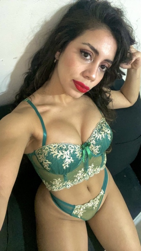 thick latina free nude archive