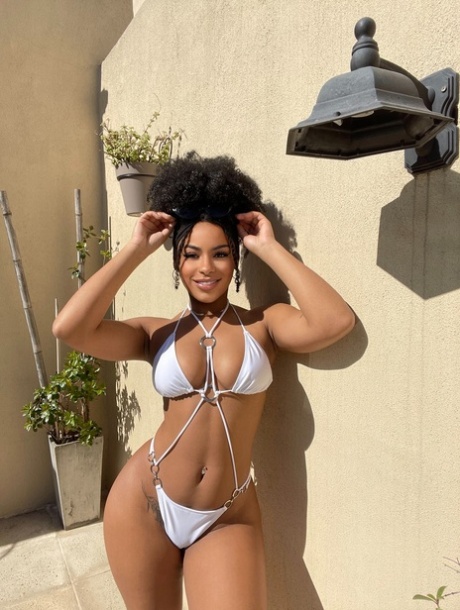 beautiful ebony art nude galleries