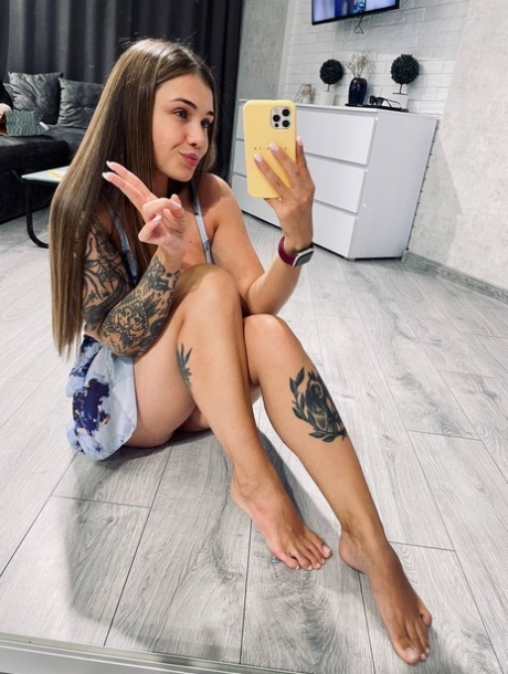 adolescente tatuada pornografia exclusiva foto