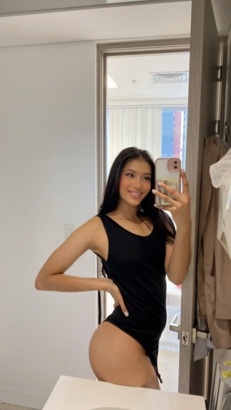 skinny latina hot sexy pic