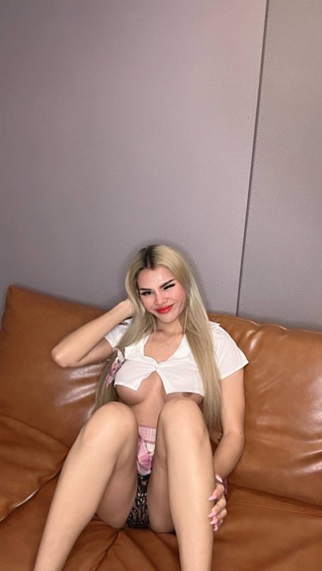 drobna transseksualistka całkiem nago zdjęcia