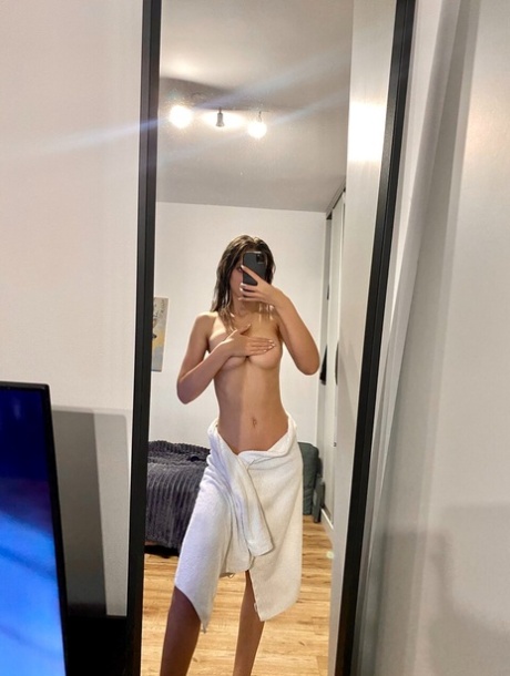 selfie nudes pics