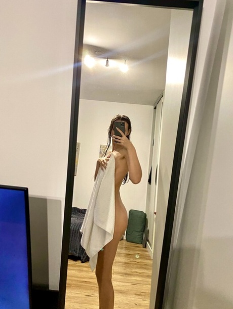 Giovane asiatica paffuta libero nudo immagini