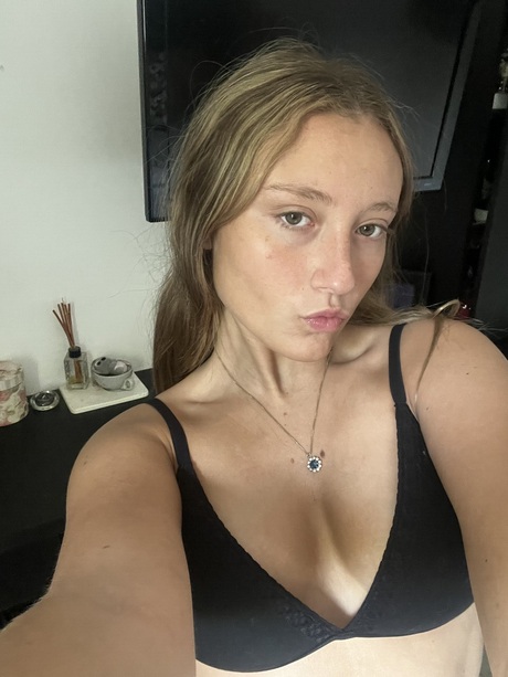 selfie ve spodním prádle nahý galerie