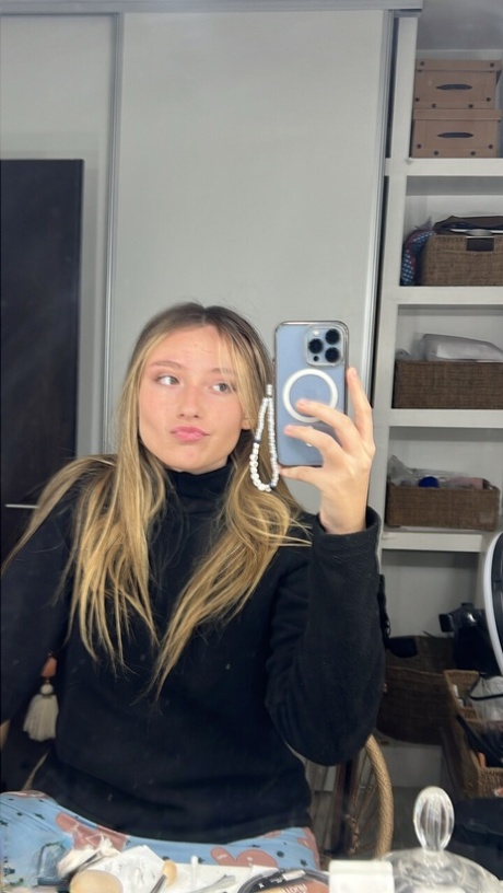 blondynka selfie fajny erotyk zdjęcia