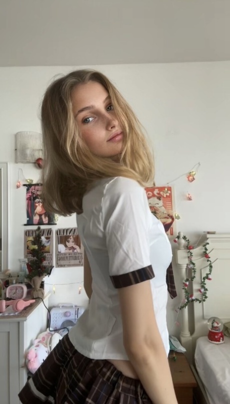 schoolgirl skirt free porn galleries
