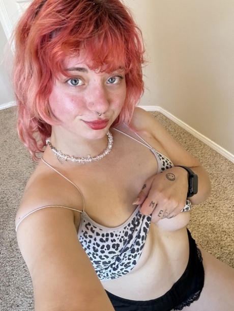 pink hair beautiful porn pictures