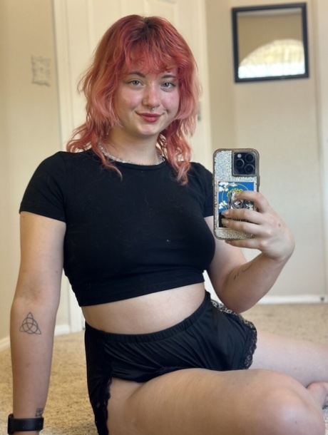 pink hair free naked image