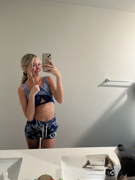 amateur teen selfie hot photos