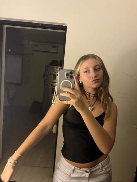 teen selfie sexy nude pics