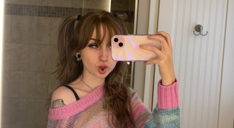 selfie v zrcadle nahá erotika fotografie