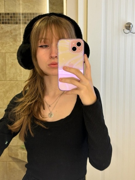 mirror selfie nude images