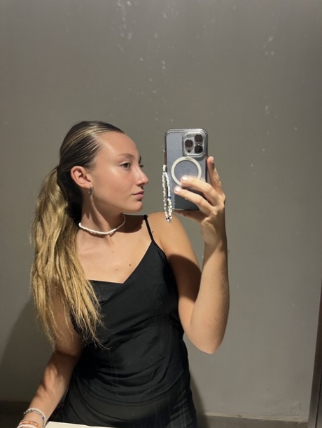 sexy selfie free pictures