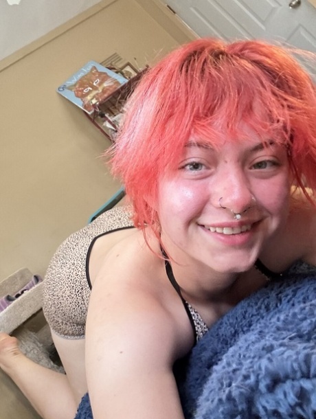 pink hair hot naked pic