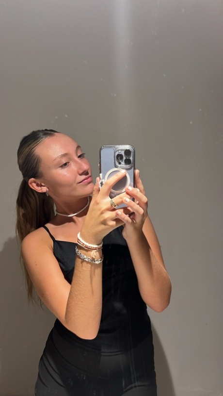 teen selfie hot sexy images
