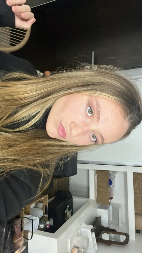 amateur selfie naked img