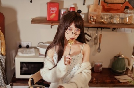 asian glasses free sexy pic