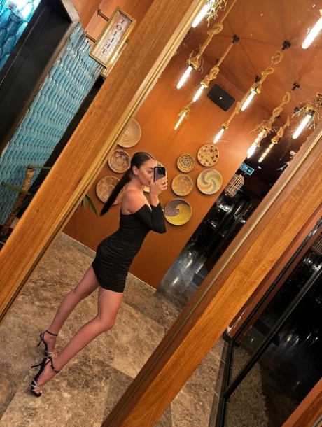 teen mirror naked pic