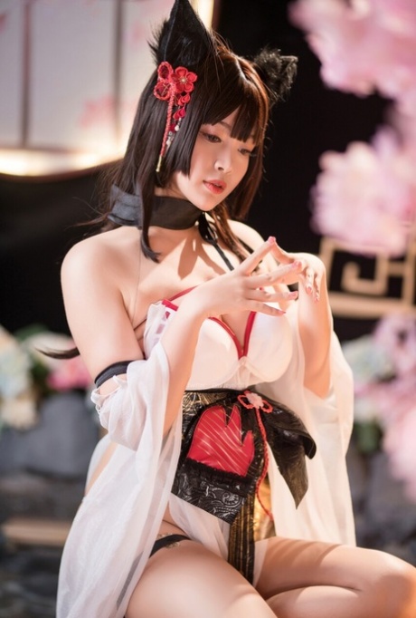 丰满角色扮演 性感裸體 照片