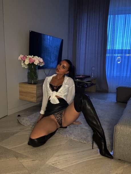 thigh high boots sexy pics