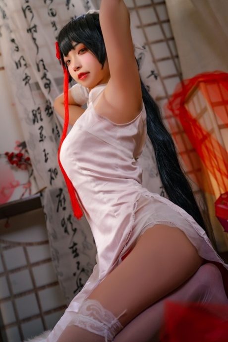 große Brünette hd nackt foto
