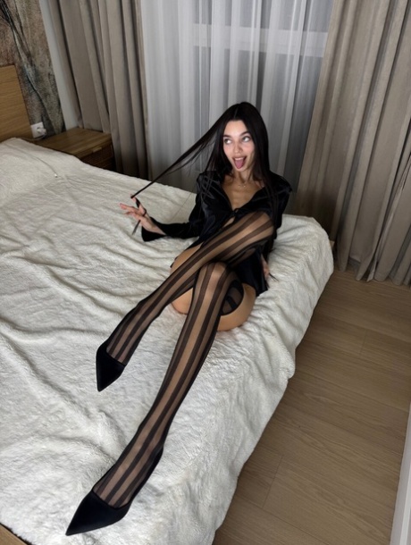 super skinny hot naked pic