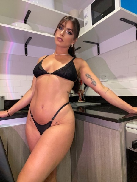 latina hot nude photo