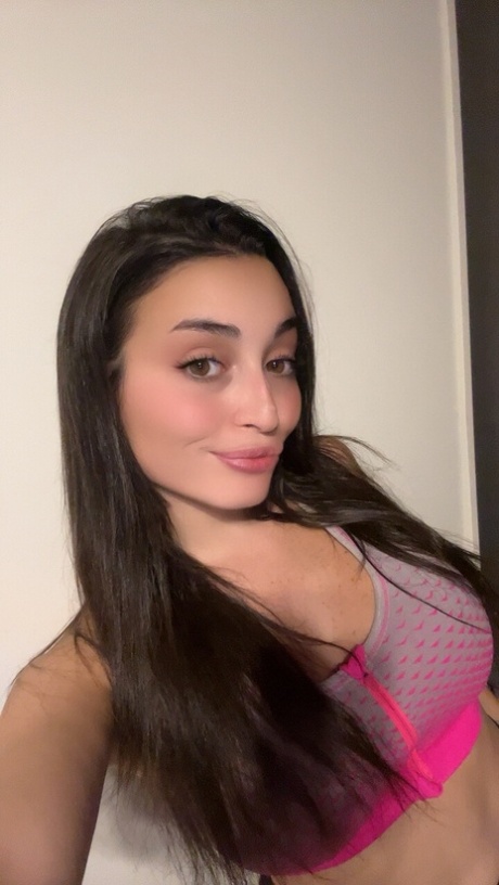 amateur brunette free naked pics