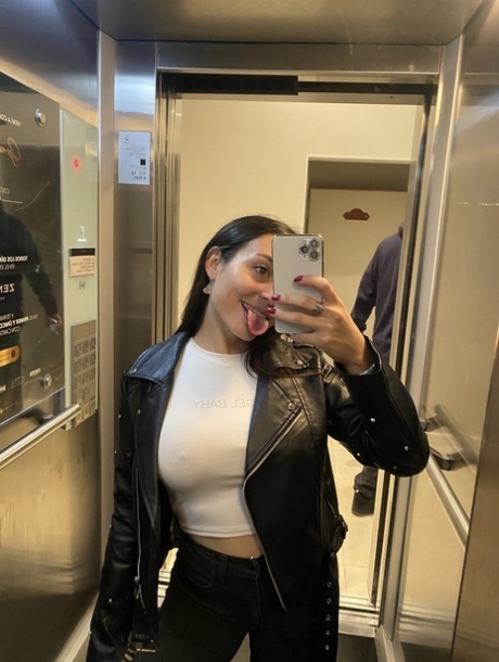teen selfie free pics