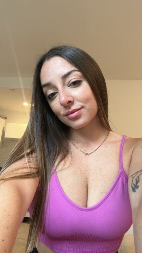 busty free photo