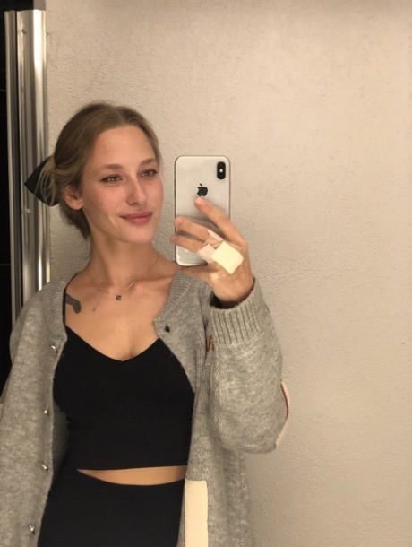 teen selfie hot picture