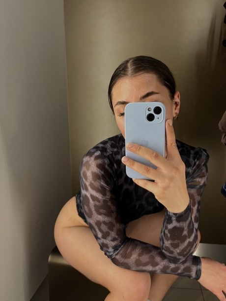 amateur selfie free xxx image