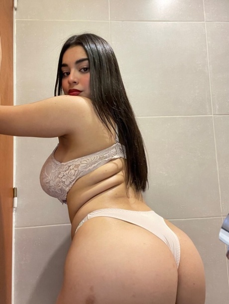 curvy lingerie hot porn pic