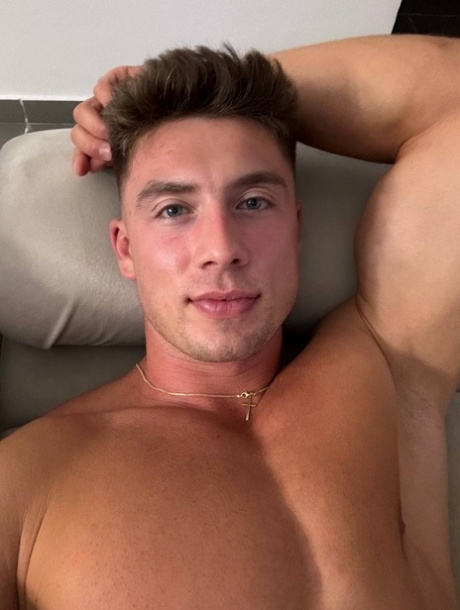 gloryhole nahý obr