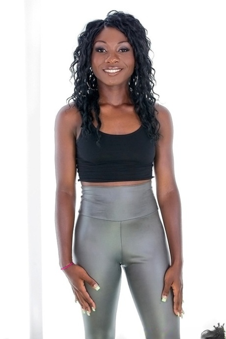 ebony yoga pants free sexy pics
