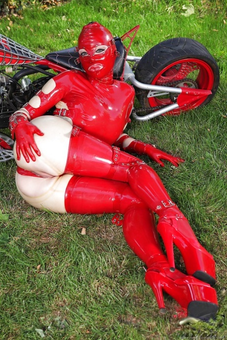 Latex Lucy erotic model gallery
