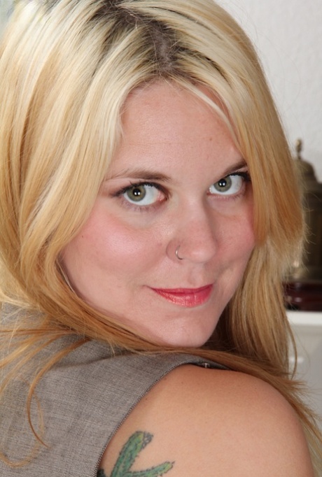 chubby face beautiful nude photo